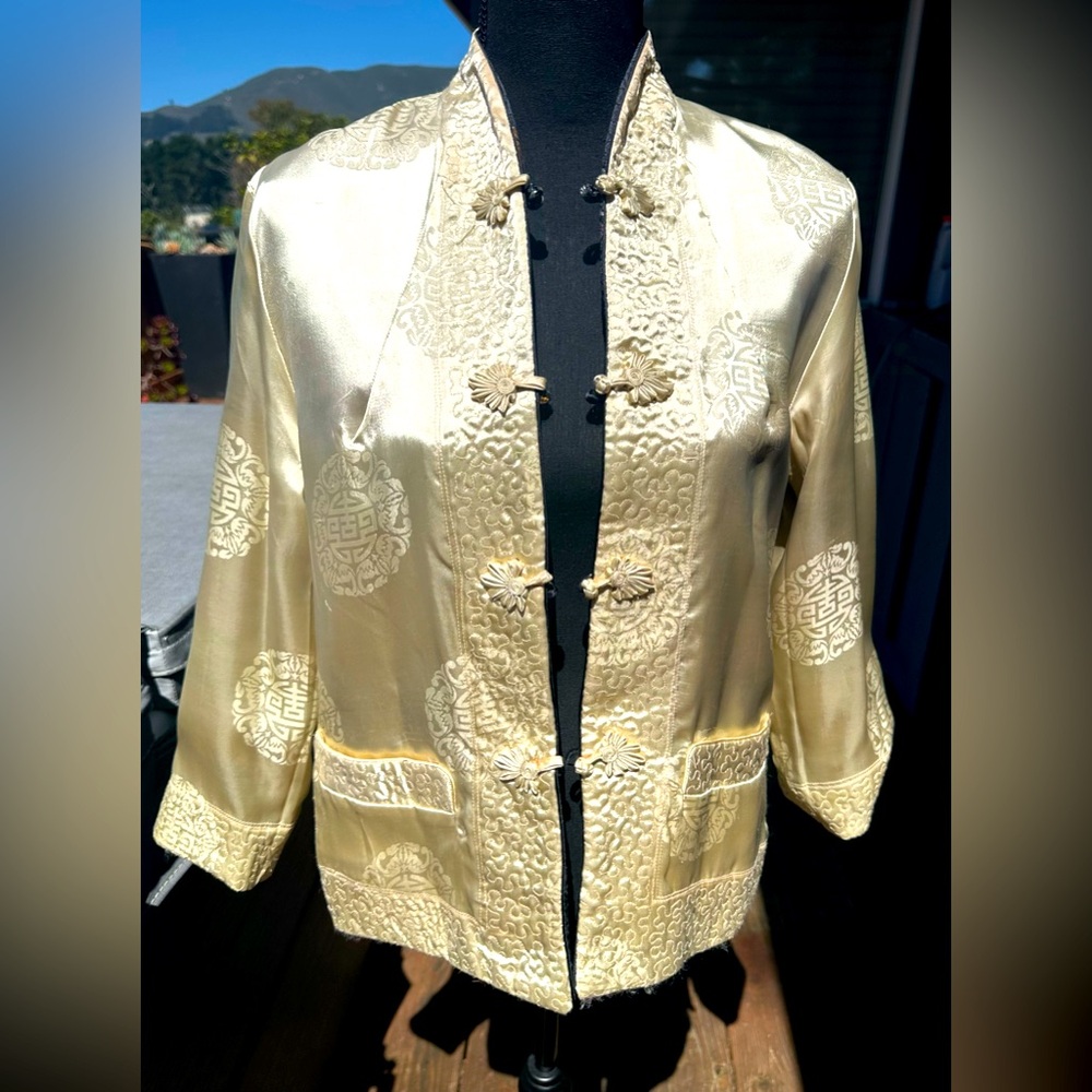 Floral Embroidered 100 percent silk Women's Chinese dinner jacket